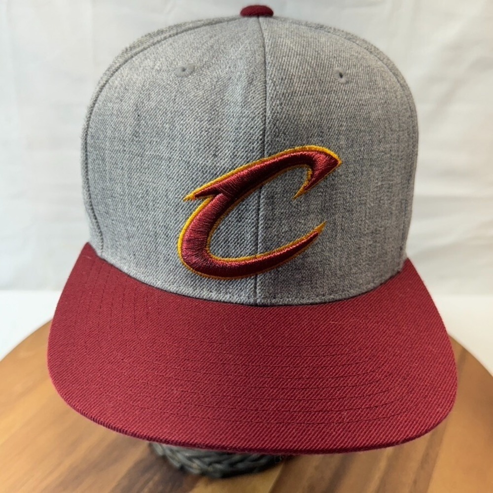 Cleveland Cavaliers Hat Cap Gray Red NBA Mens Mitchell & Ness Snapback One Size